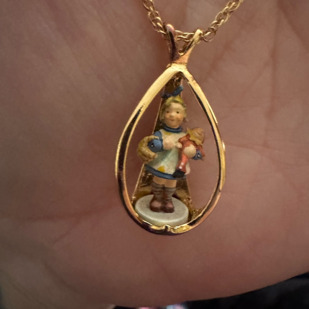 Vintage GOEBEL HUMMEL Pendant on bracelet